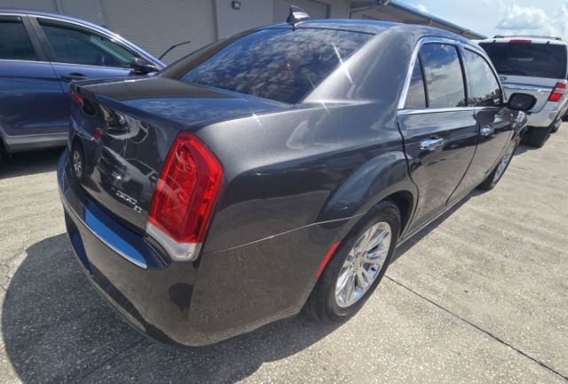 2016 Chrysler 300C