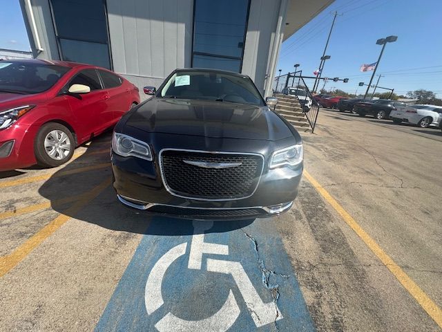 2018 Chrysler 300