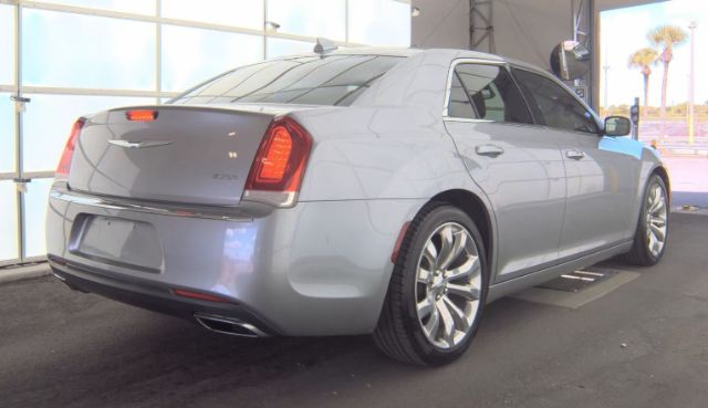 2017 Chrysler 300