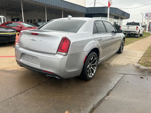 2018 Chrysler 300