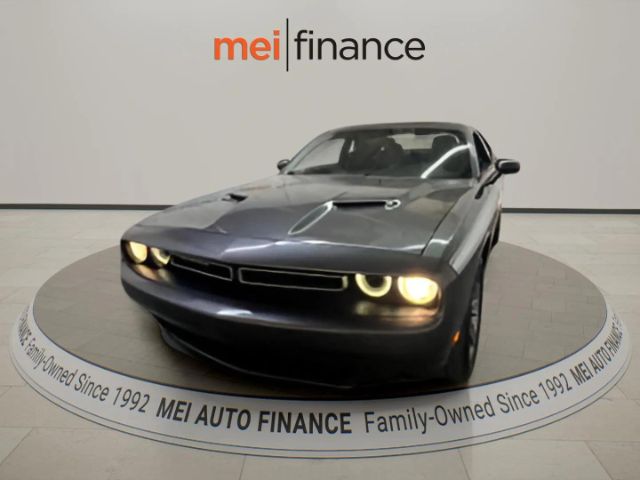 2015 Dodge Challenger SXT's photo