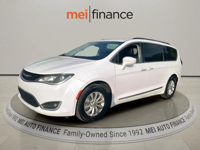 2017 Chrysler Pacifica Touring-L's photo